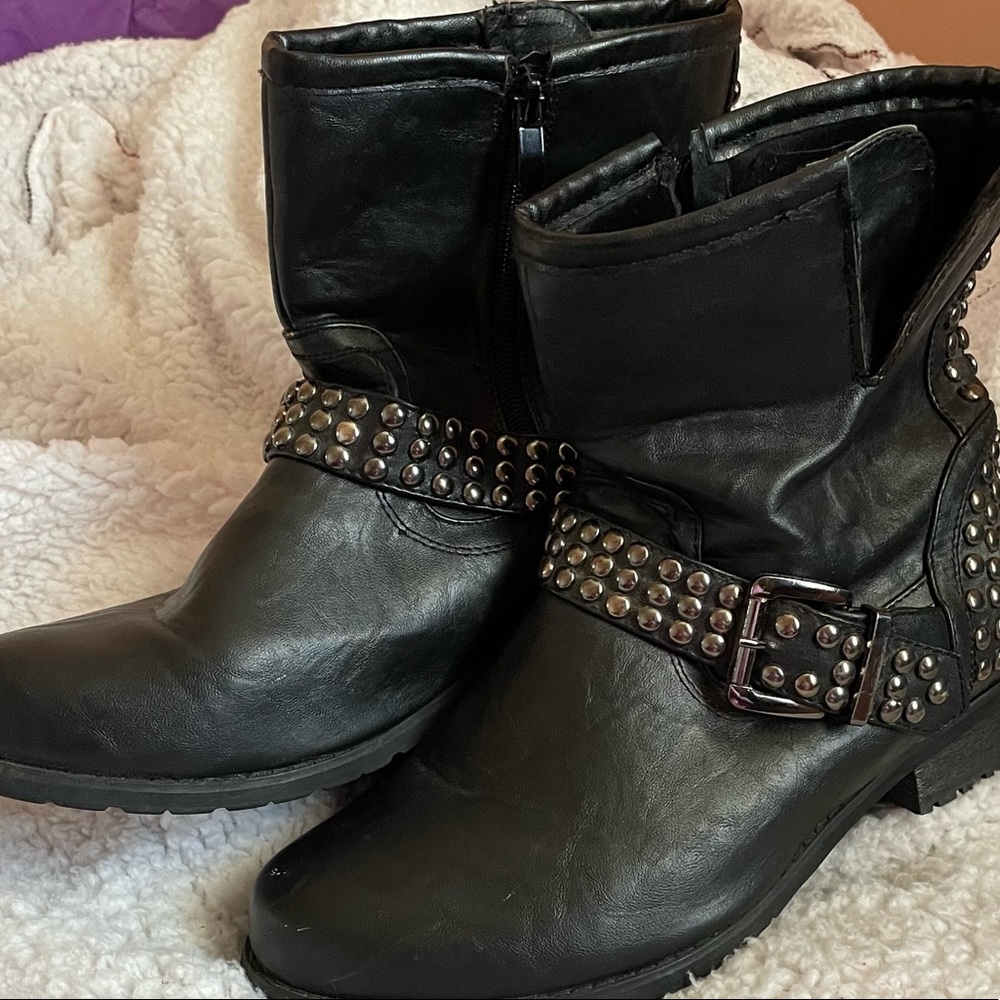 Pennington’s vegan leather rocker chic low boots